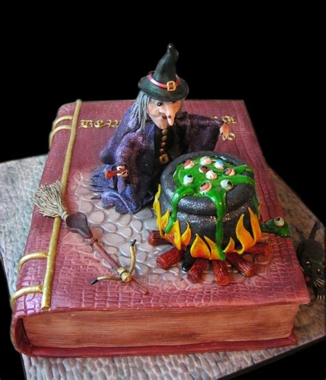Prwgnant witch cake tpppe